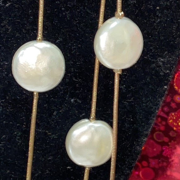 Three layers coin pearl Necklace in fashion now - Picture 4 of 12